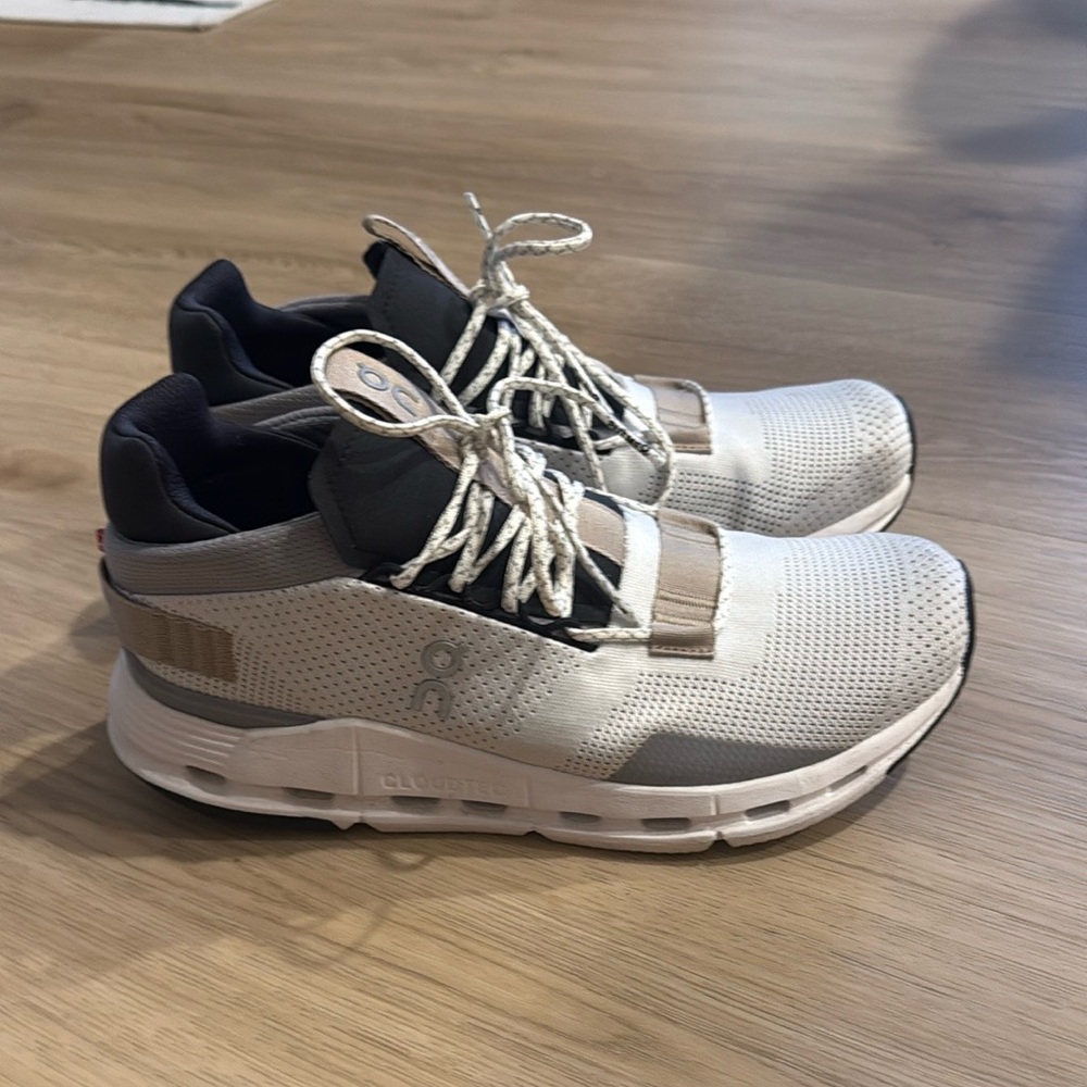 On Running Women’s Cloudnova - LIKE NEW